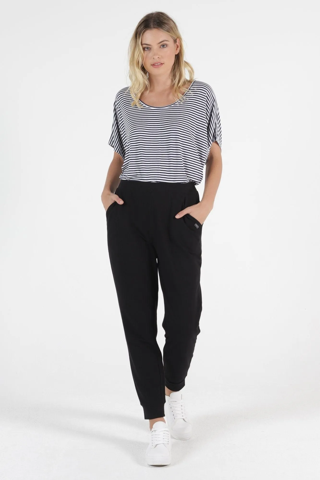 Betty Basics Lindsay Jogger Pant in Black