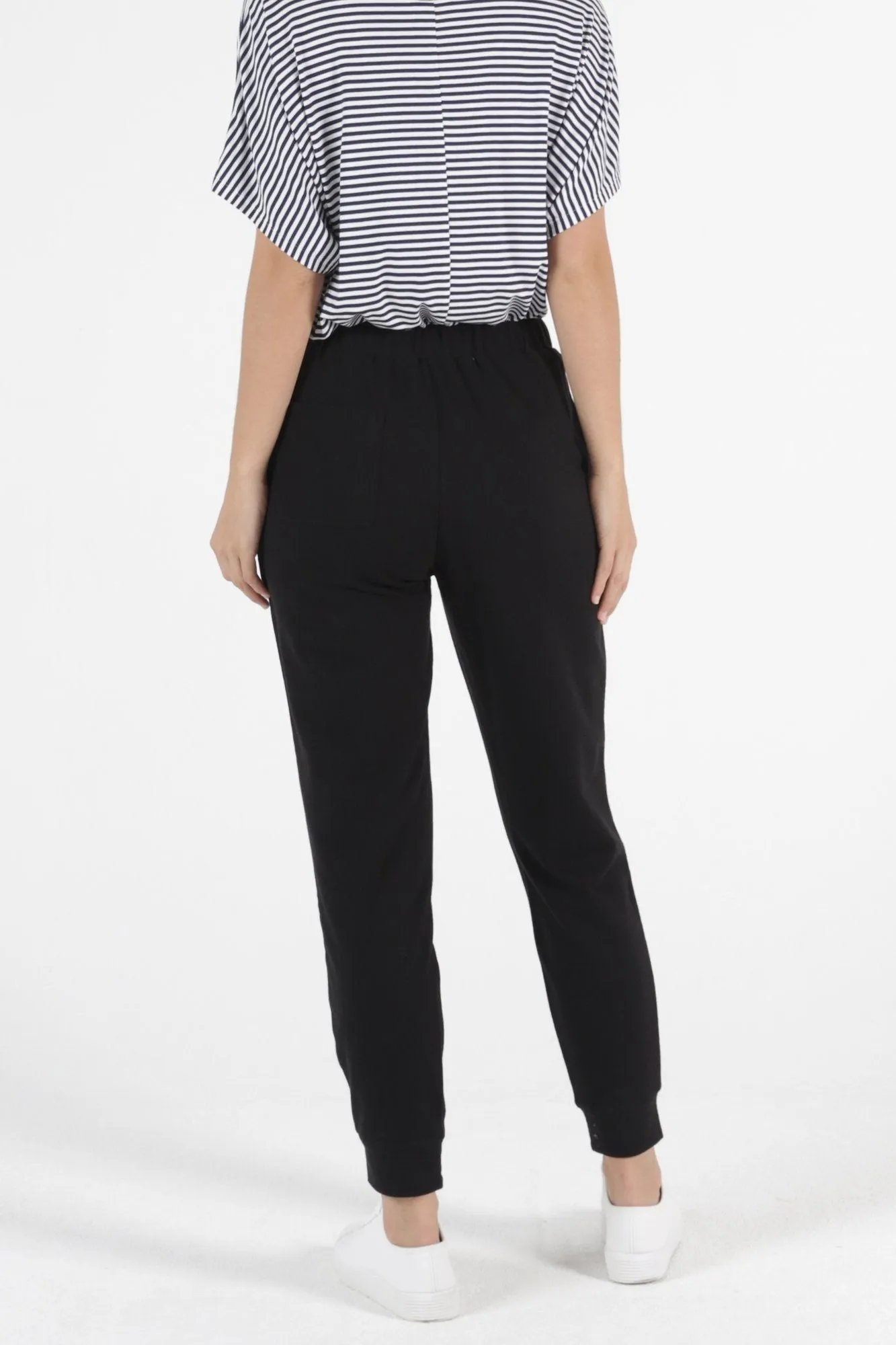 Betty Basics Lindsay Jogger Pant in Black