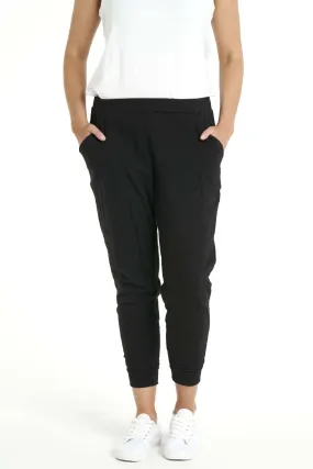 Betty Basics Lindsay Jogger Pant in Black
