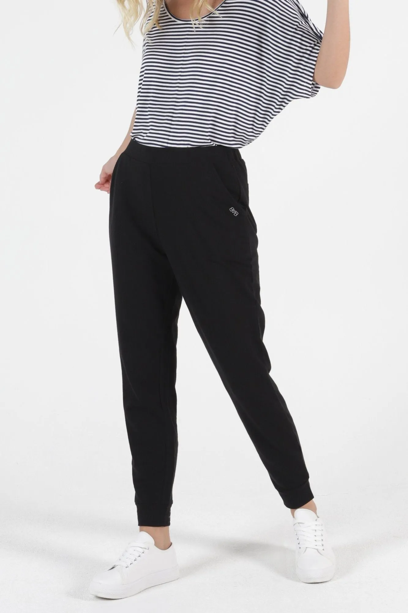 Betty Basics Lindsay Jogger Pant in Black