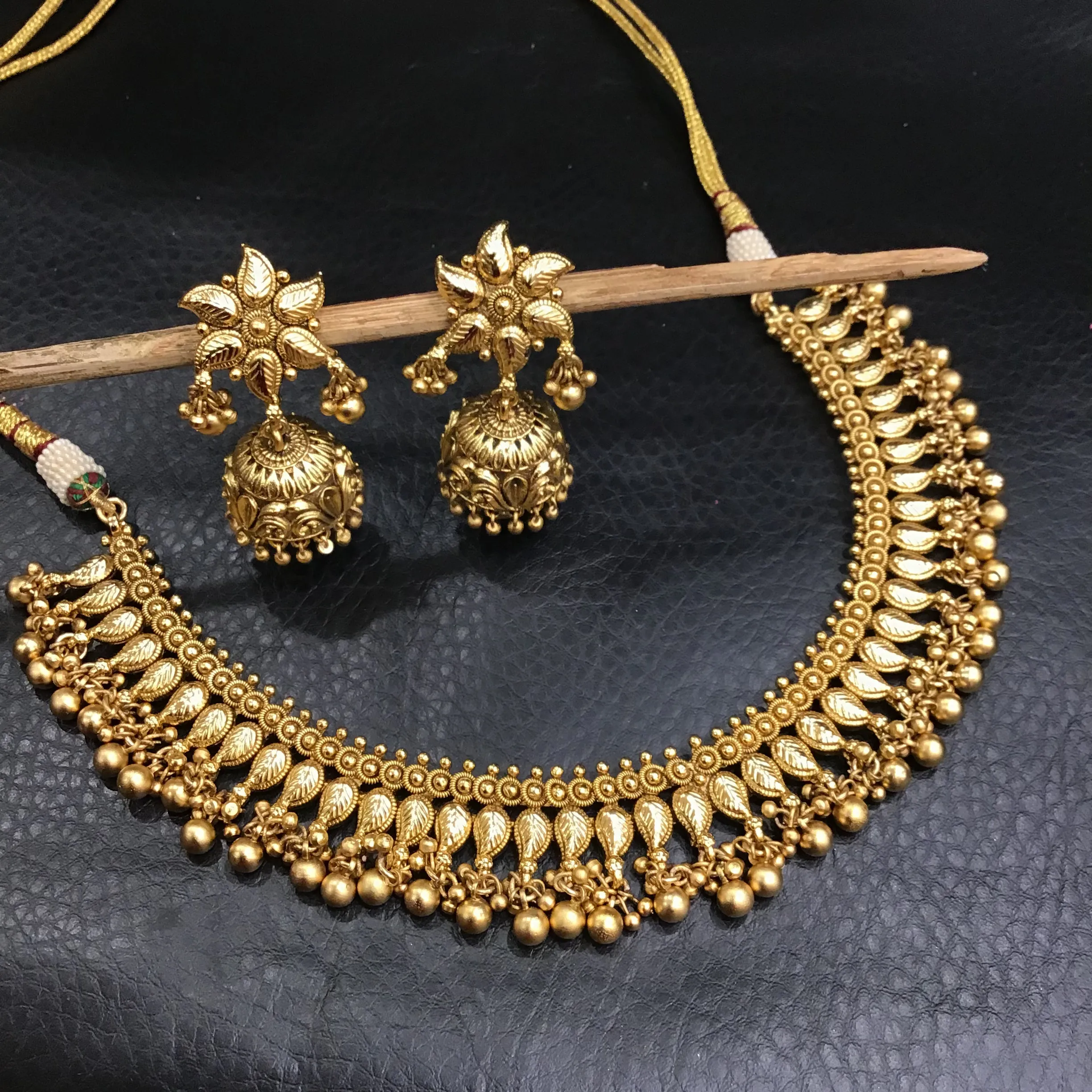 Round Neck Antique Necklace Set 3598-28