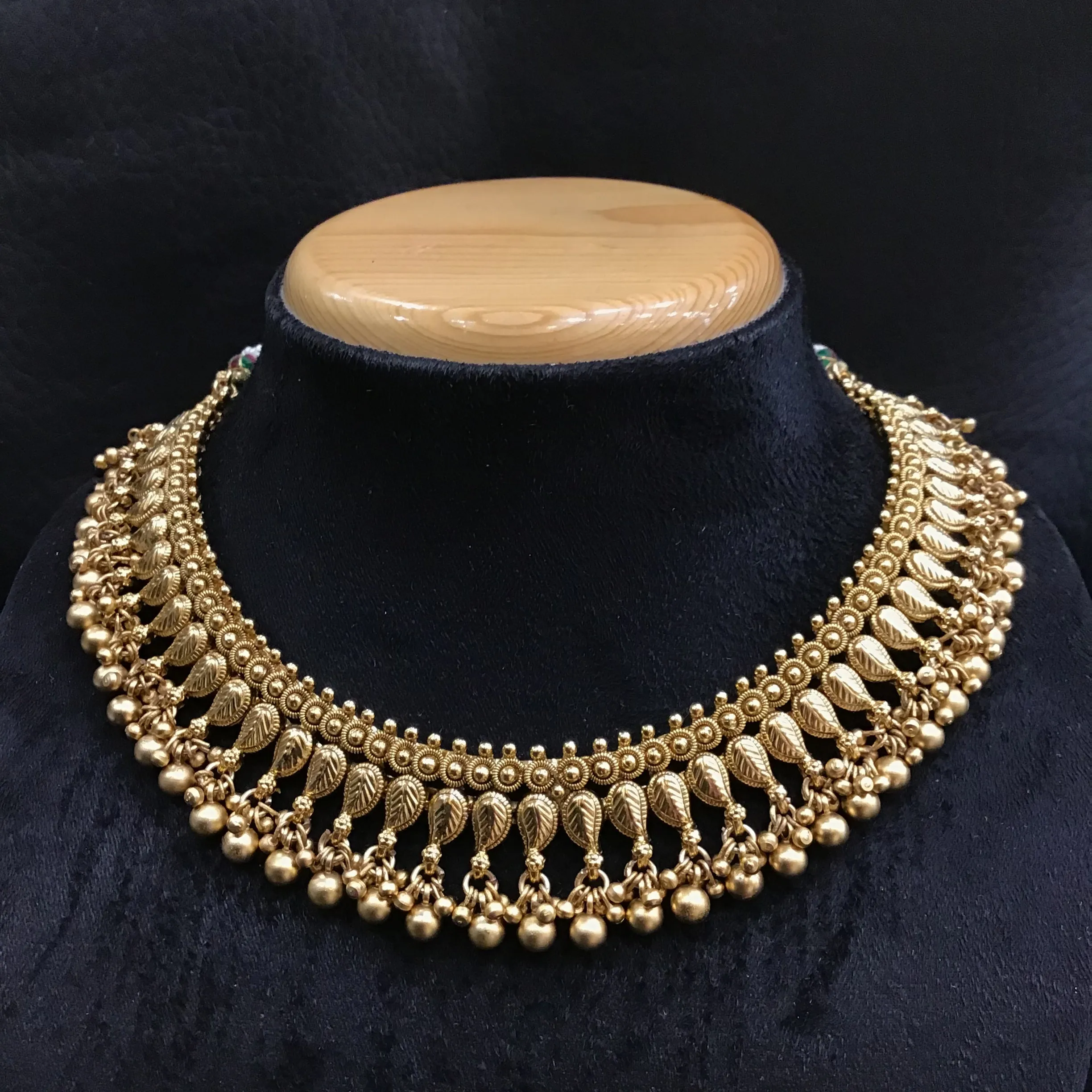 Round Neck Antique Necklace Set 3598-28