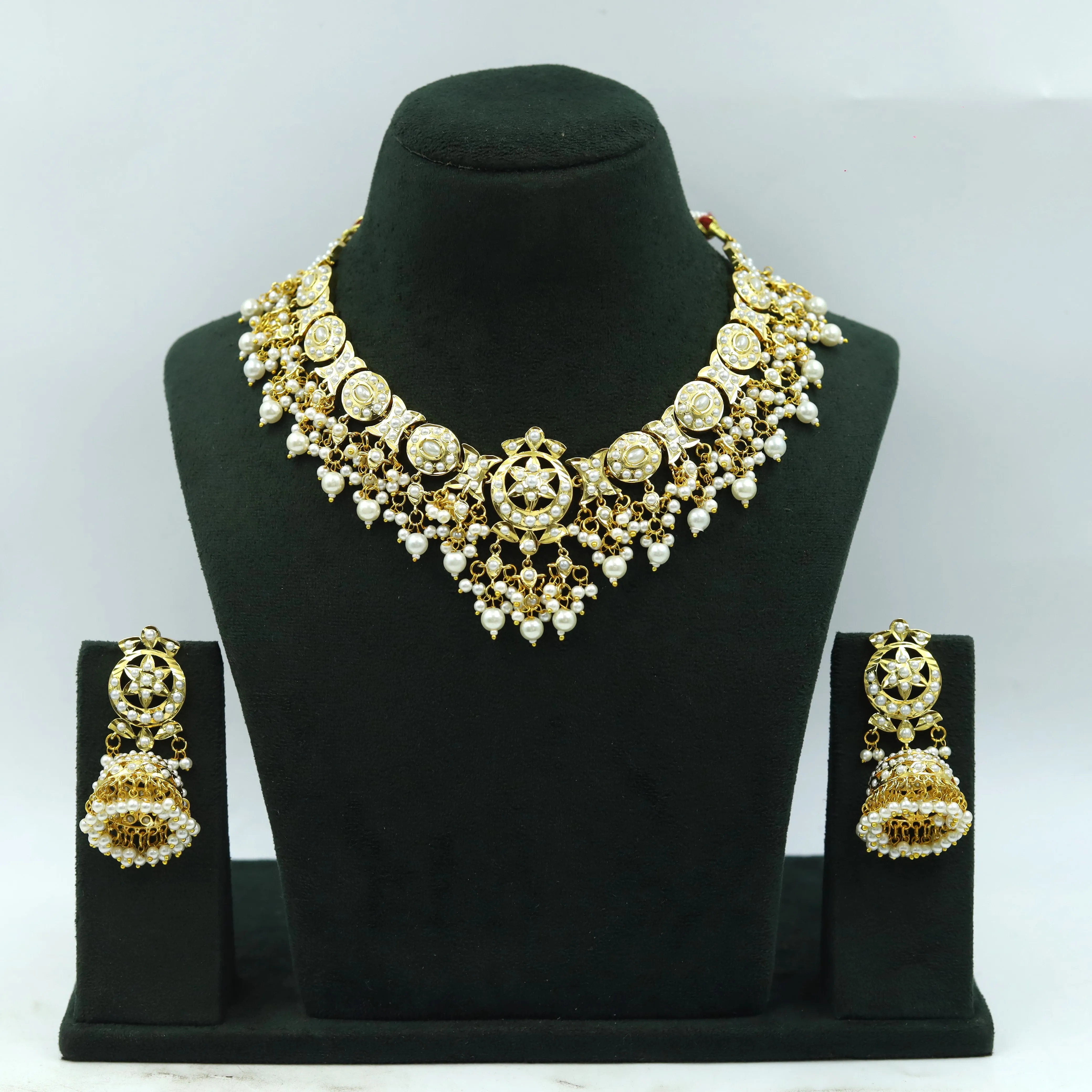 Round Neck Jadau Necklace Set 15979-65