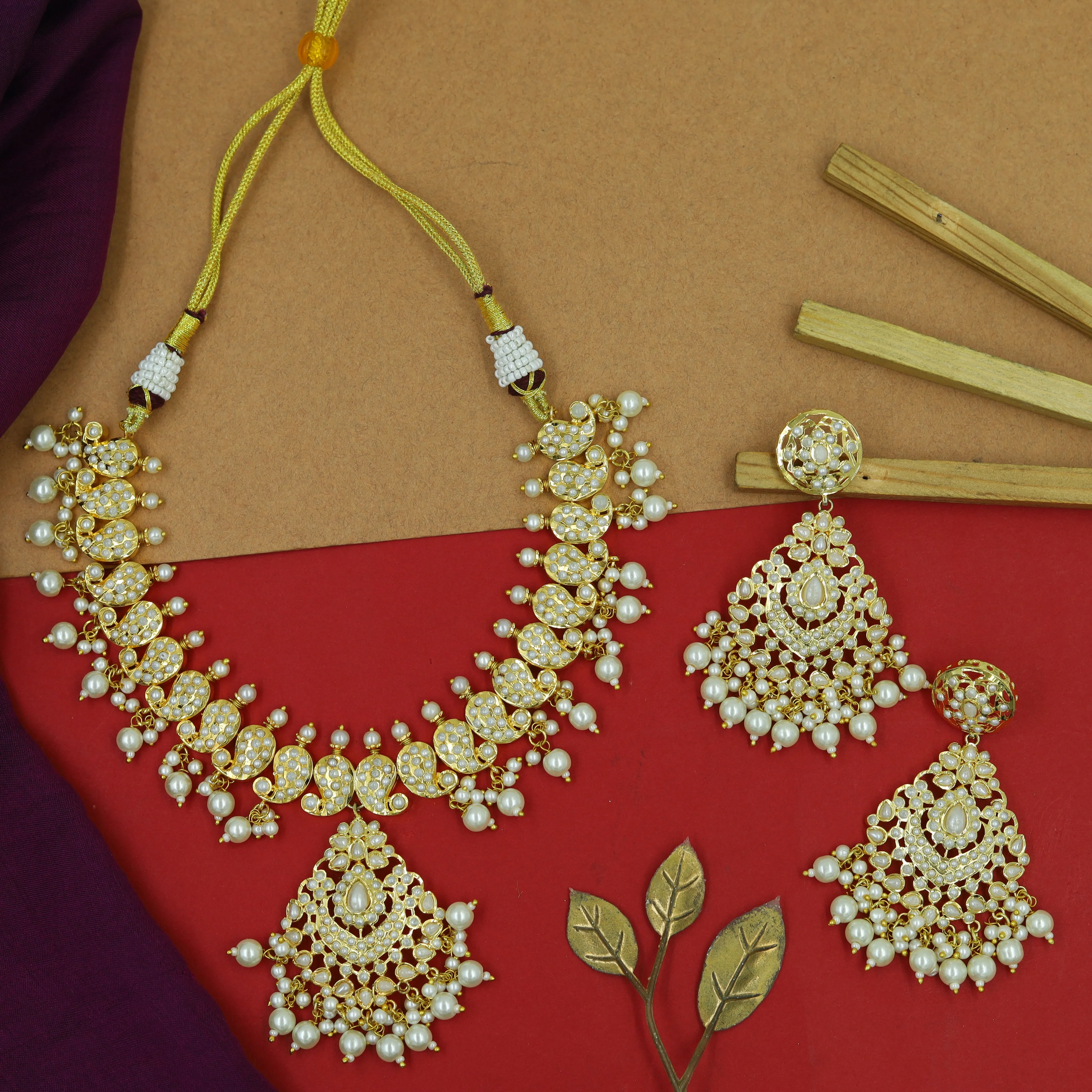 Round Neck Jadau Necklace Set 15981-65