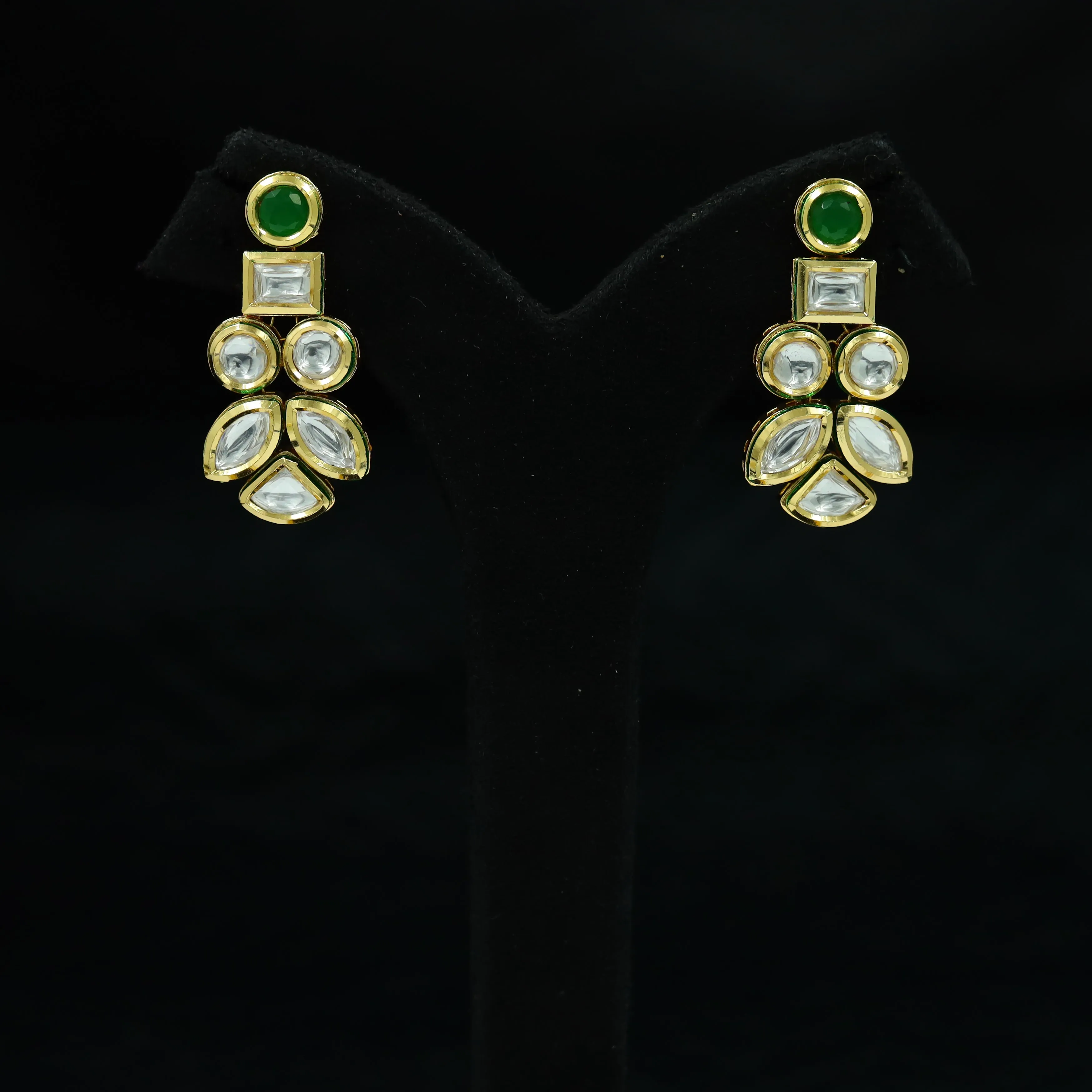 Round Neck Kundan Necklace Set 12796-68