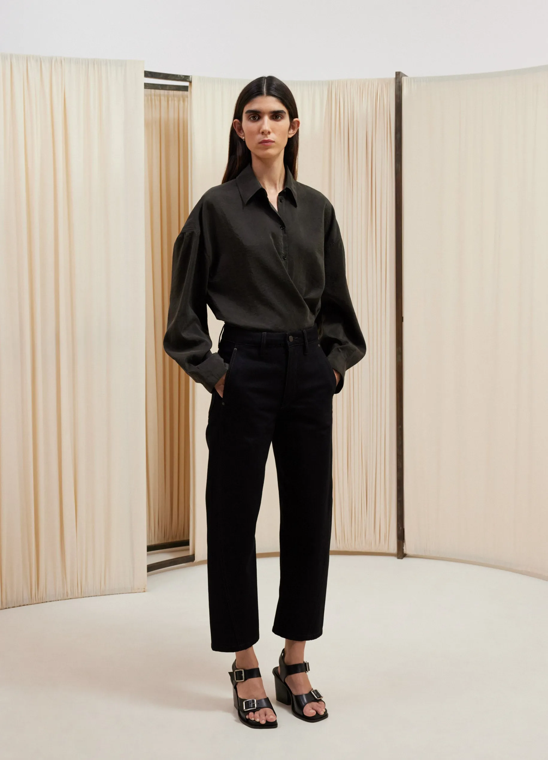 STRAIGHT COLLAR TWISTED SHIRT