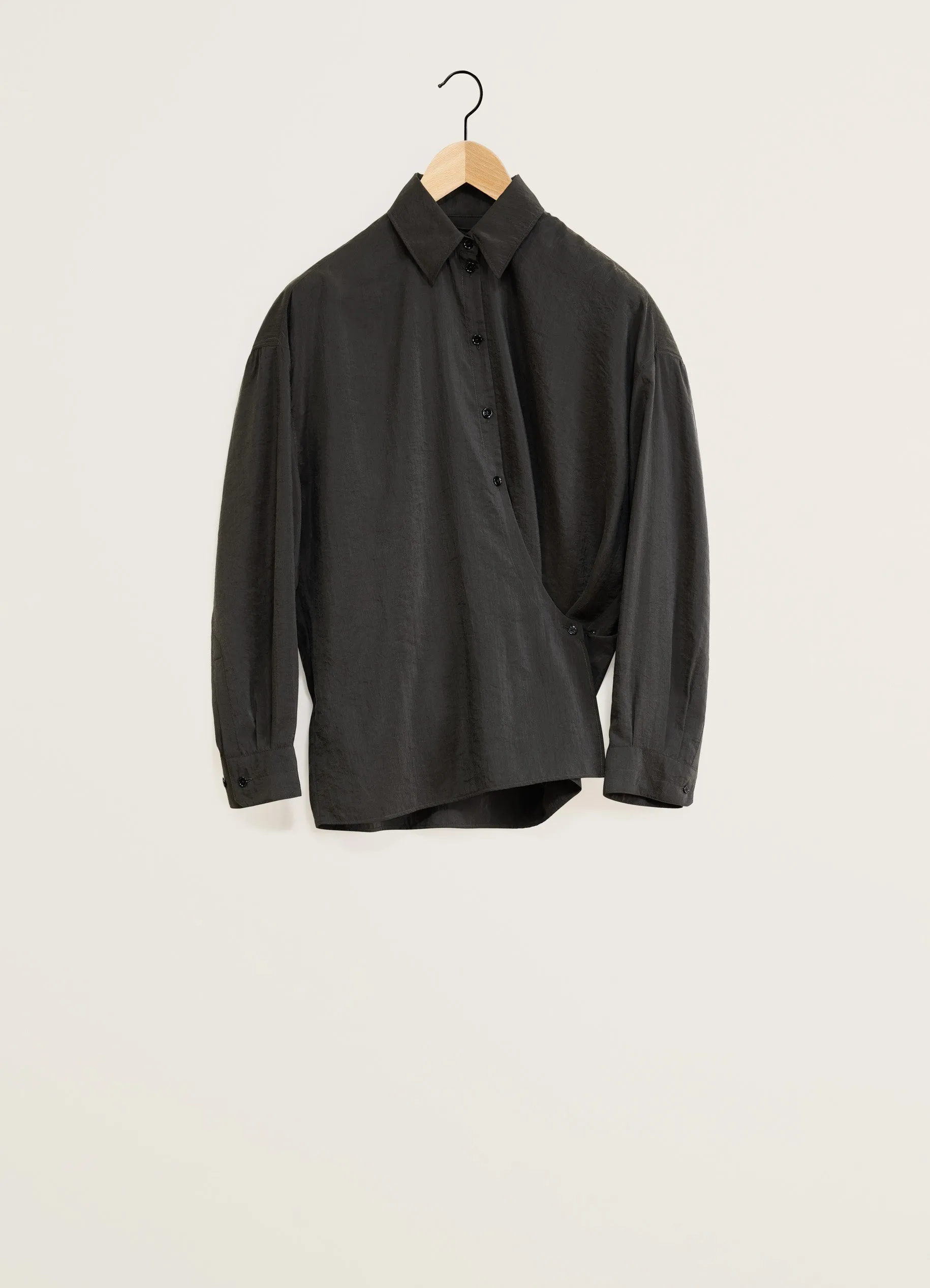 STRAIGHT COLLAR TWISTED SHIRT