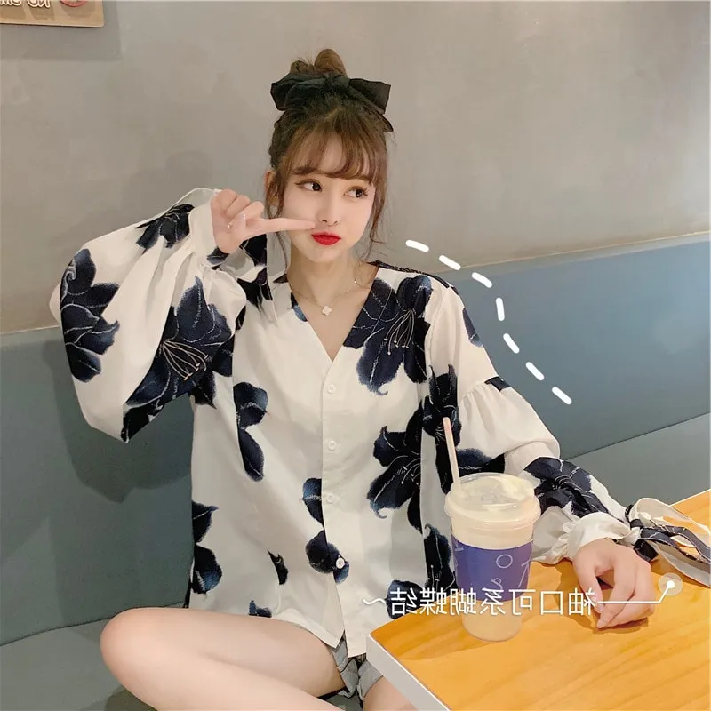 Sweet Flower Printed V-neck Flare Sleeved Shirts