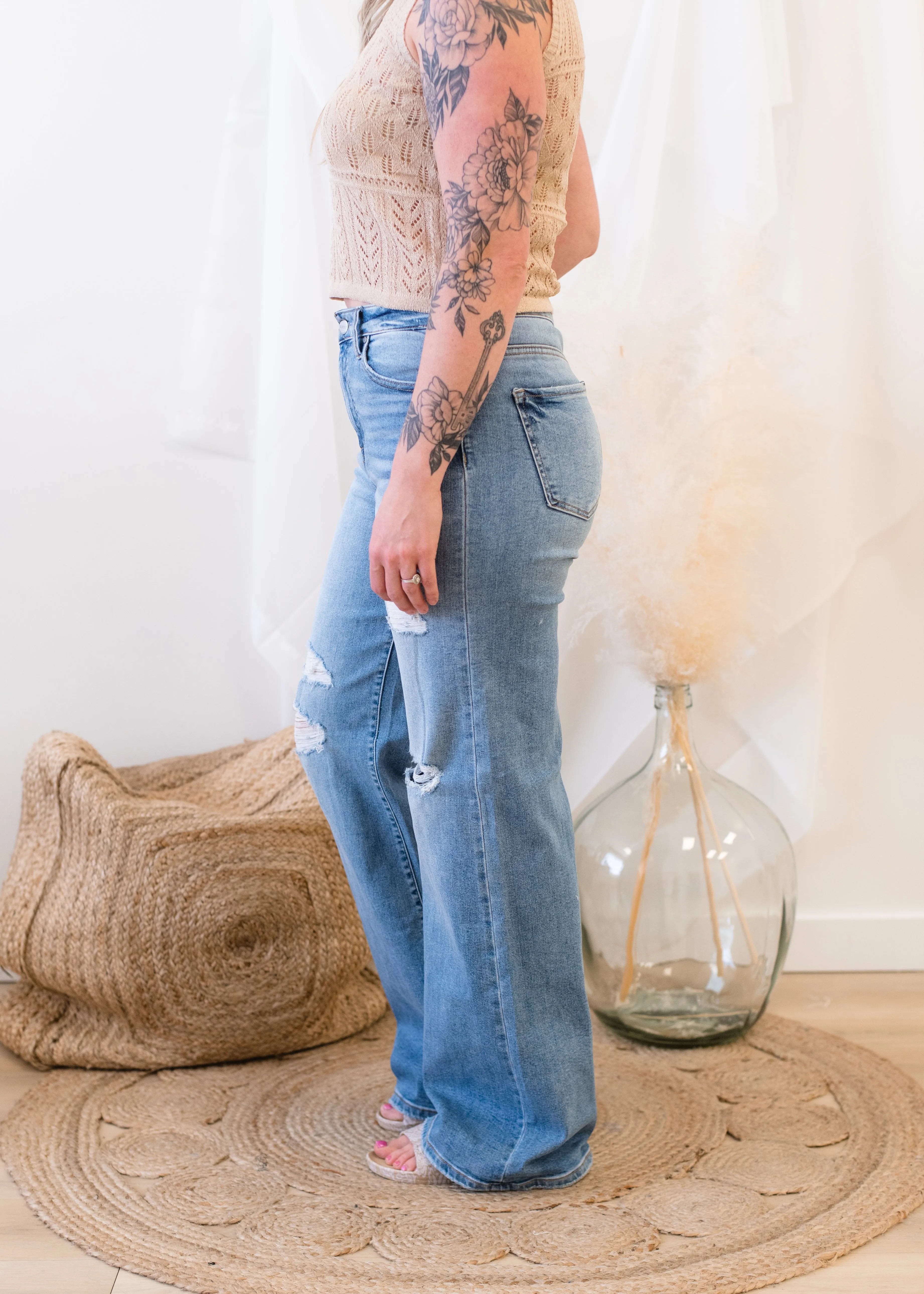 The Leon Wide-Leg Jeans: Stylish and Comfortable Fit