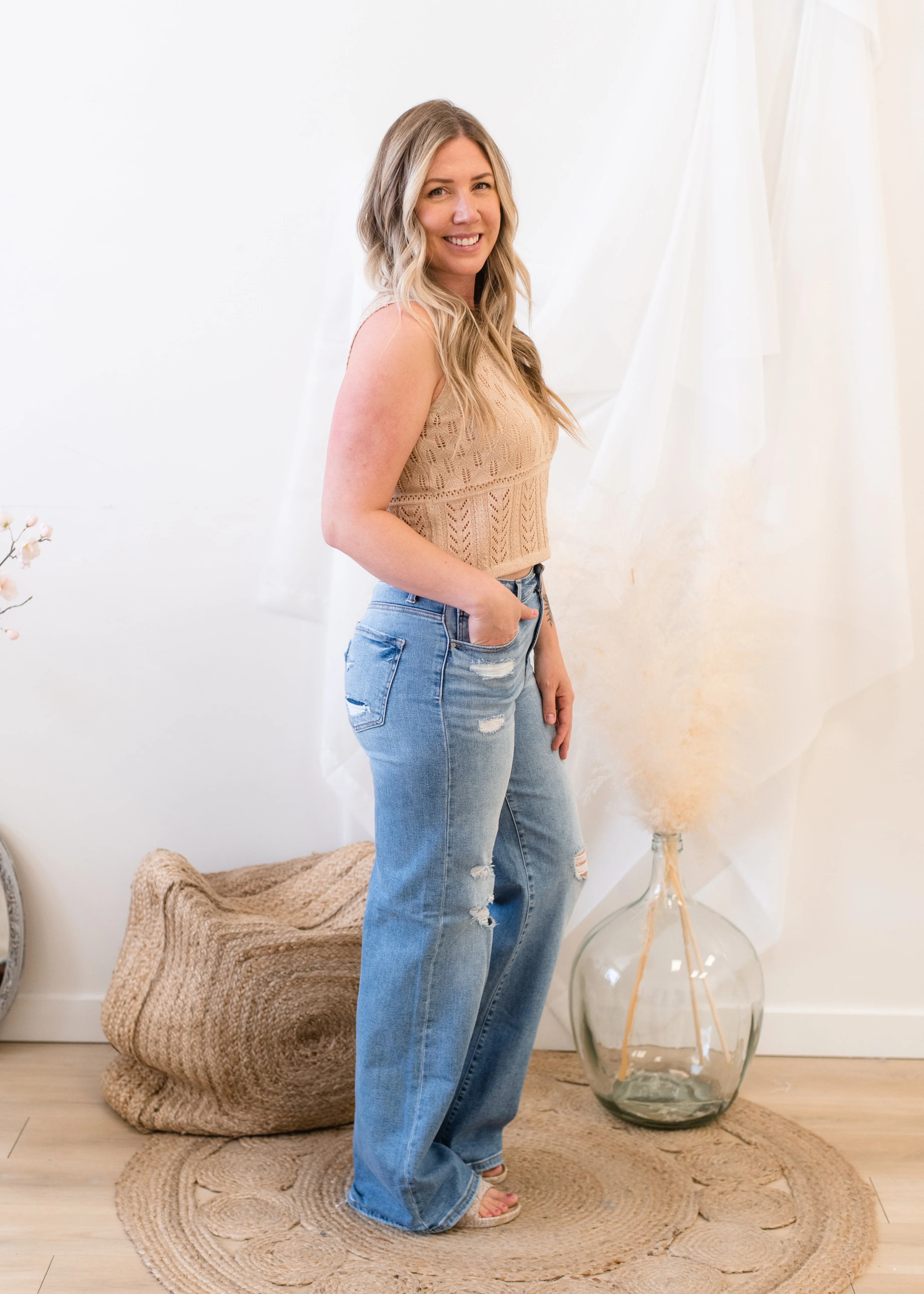 The Leon Wide-Leg Jeans: Stylish and Comfortable Fit